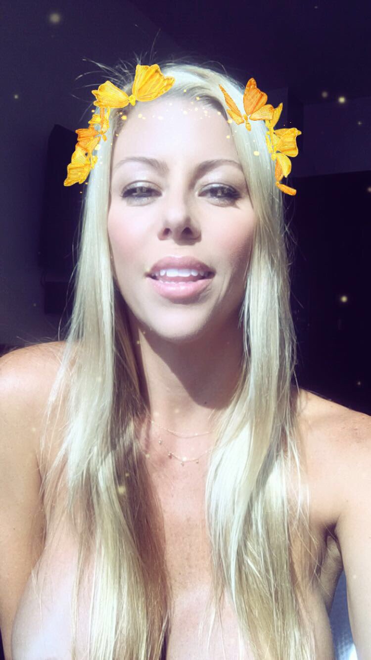 Alexis Fawx®️ on X: #AFawx #SnapChat Email: AlexisFawxLive@gmail.com for  details. 💋 t.co3SN91nr4By  X