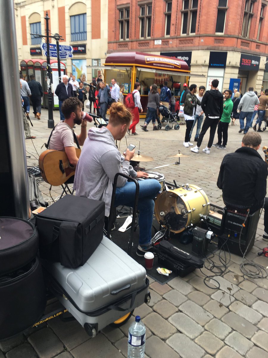 StuTolan's tweet photo. Reason #365 ❤️ #Manchester random lunch stroll and who's busking @Keywestofficial #itsamanchesterthing https://t.co/45z189xFtC