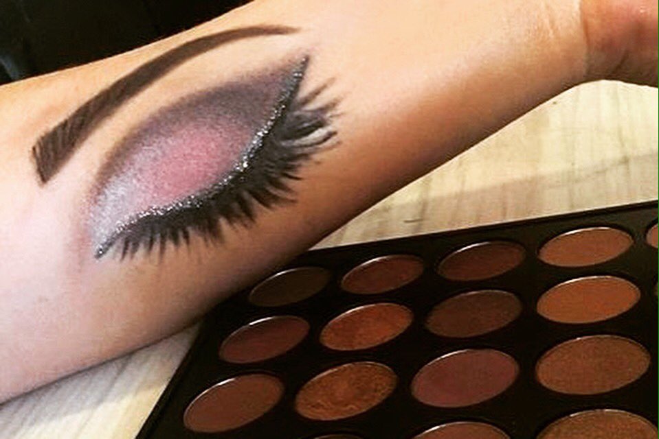 SophiaArtist's tweet photo. 2nd attempt #eyes #makeupartist #makeupaddict #makeupjunkie #makeupgeek #makeupaddiction #makeuponhand #makeuponflee https://t.co/zsNzWOuXXh