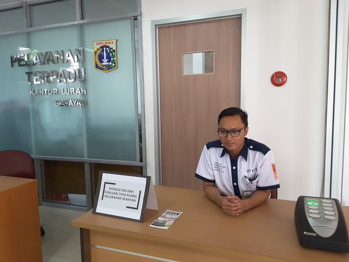 ptspsenayan's tweet photo. Loket konsultasi evaluasi Tata Ruang, service point PTSP Kelurahan Senayan @edyJDM  @layananjakarta https://t.co/gghMIpDBPK