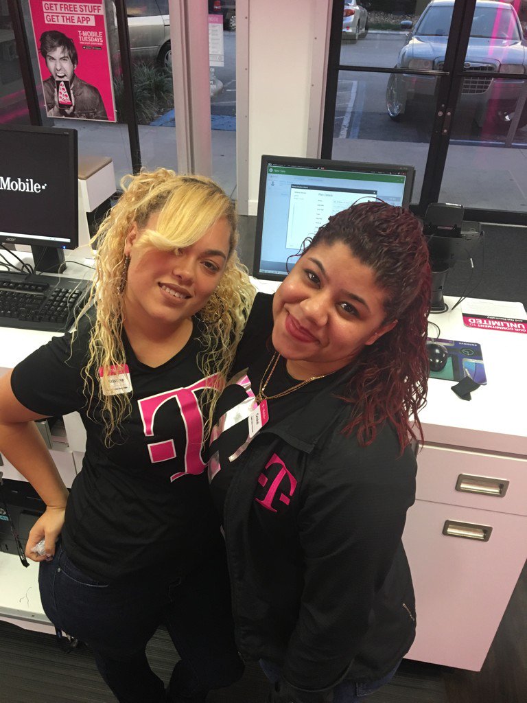 LadinoEdan's tweet photo. GP Mobile employees giving the best experience to our customers #ItsAllAboutMakingHappyCustomers https://t.co/cdZZg2QdHC