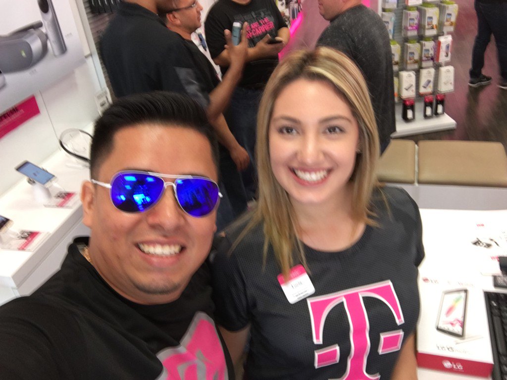 LadinoEdan's tweet photo. GP Mobile employees giving the best experience to our customers #ItsAllAboutMakingHappyCustomers https://t.co/cdZZg2QdHC