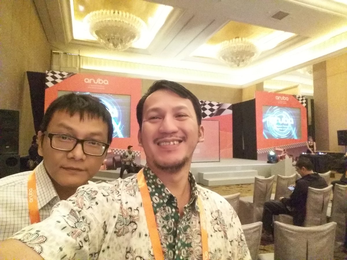 Rendy_rambo's tweet photo. Imagine, realible Connected #wifi even in crowded event hpearubasummit2016 #HeliosID #arubaSummit https://t.co/wAzf2yrJVK