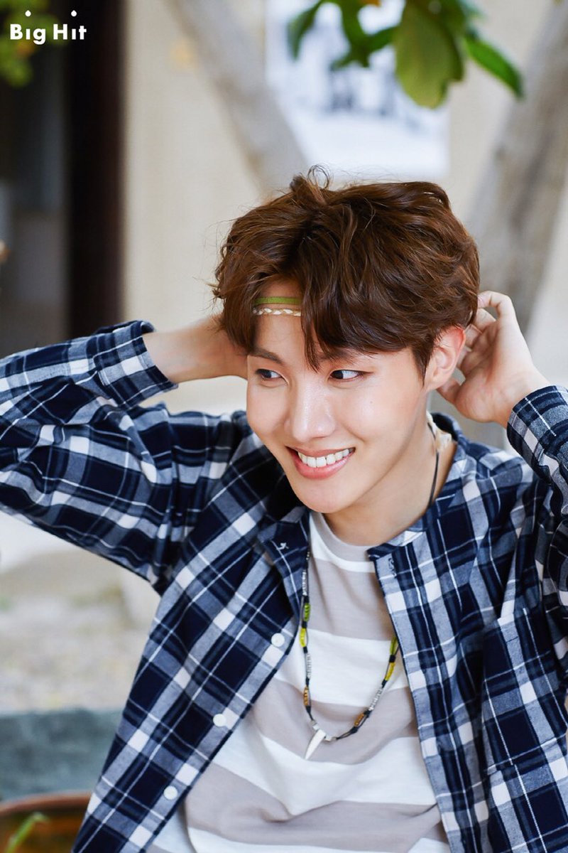 sincejk97's tweet photo. VAMOS COM CALMA JUNG HOSEOK https://t.co/Y5PnR3mG1c