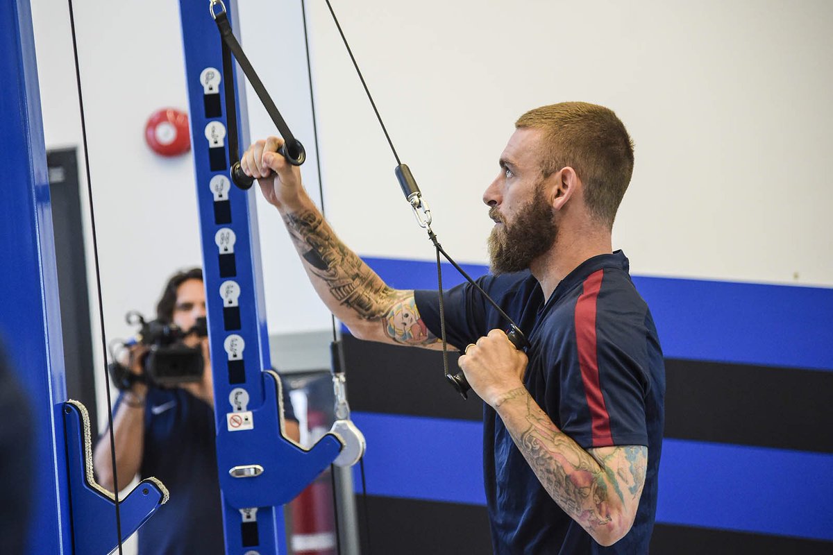 OfficialASRoma's tweet photo. Le prime immagini dell'allenamento dell'#ASRoma in Canada🇨🇦: a breve la gallery su https://t.co/tBFVGohyII #RomaTour https://t.co/wZKLgDoYzK