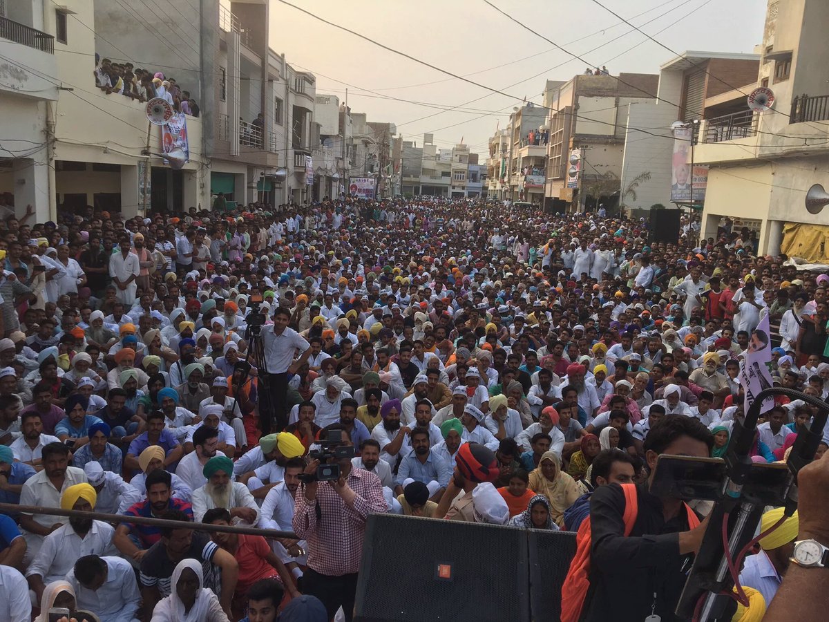 iambeingkunal's tweet photo. Well after seen this #BadalBaghao
#PunjabBachao rally @officeofssbadal should have resign before @anandibenpatel https://t.co/jPbMJ5IpCj