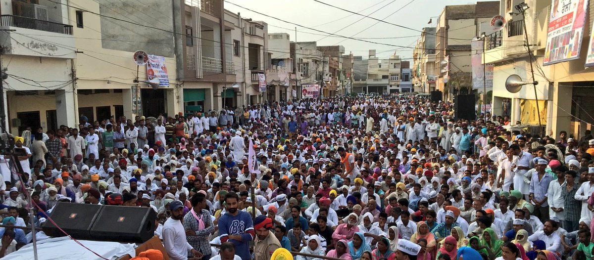 iambeingkunal's tweet photo. Well after seen this #BadalBaghao
#PunjabBachao rally @officeofssbadal should have resign before @anandibenpatel https://t.co/jPbMJ5IpCj
