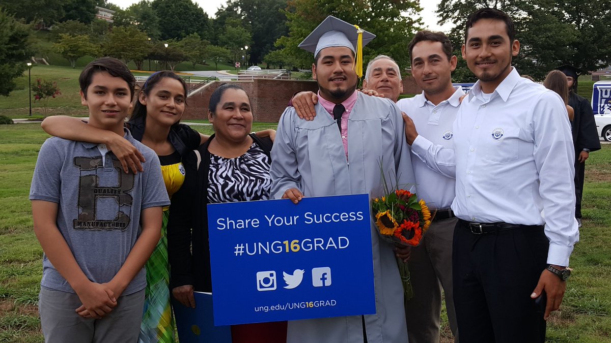 uofnorthgeorgia's tweet photo. Celebrating graduation with family! #UNG16grad https://t.co/7WoGY8ZThP