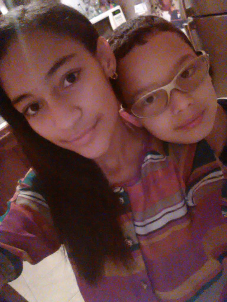 Enisgabriel1311's tweet photo. #felys cumple Melany https://t.co/ltA4IUzxvr