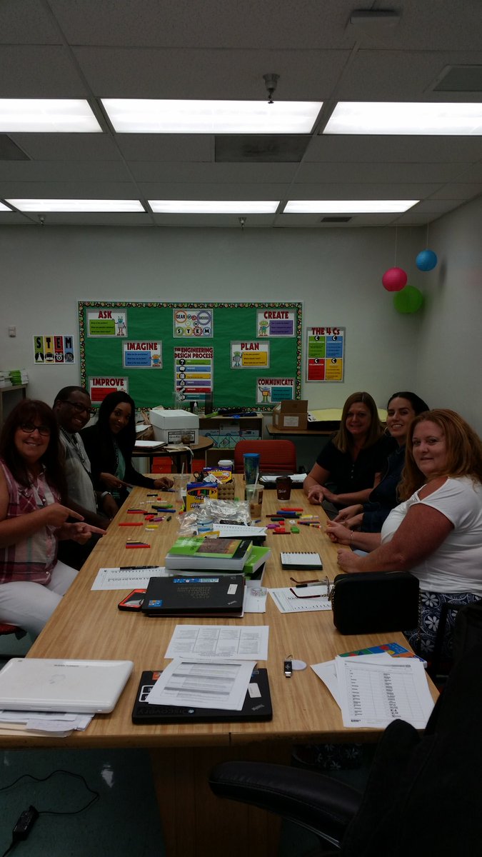 SusanHTurner1's tweet photo. Park Ridge and Bethune Elem 1st grade teachers having fun learning in their summer math PD! @park_elem @gbarmoha https://t.co/ULqDq8l1UE