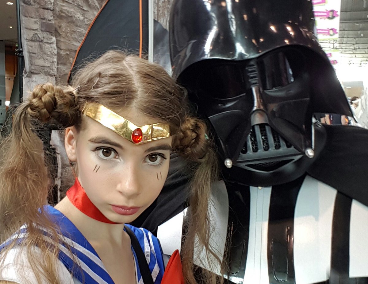 HelbigJoerg's tweet photo. Thanks in advance for wishing my Michelle a happy 13th birthday! @HamillHimself @isDARTHVADER @TheWookieeRoars https://t.co/LYr1uz6kZ2