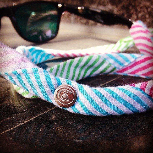 CottonSnaps's tweet photo. Pretty Fly for a Gingham Snap! #fashion #southerprep #cottonsnaps #sunglasses #pink #blue #green #gingham https://t.co/SbX42T2pq3