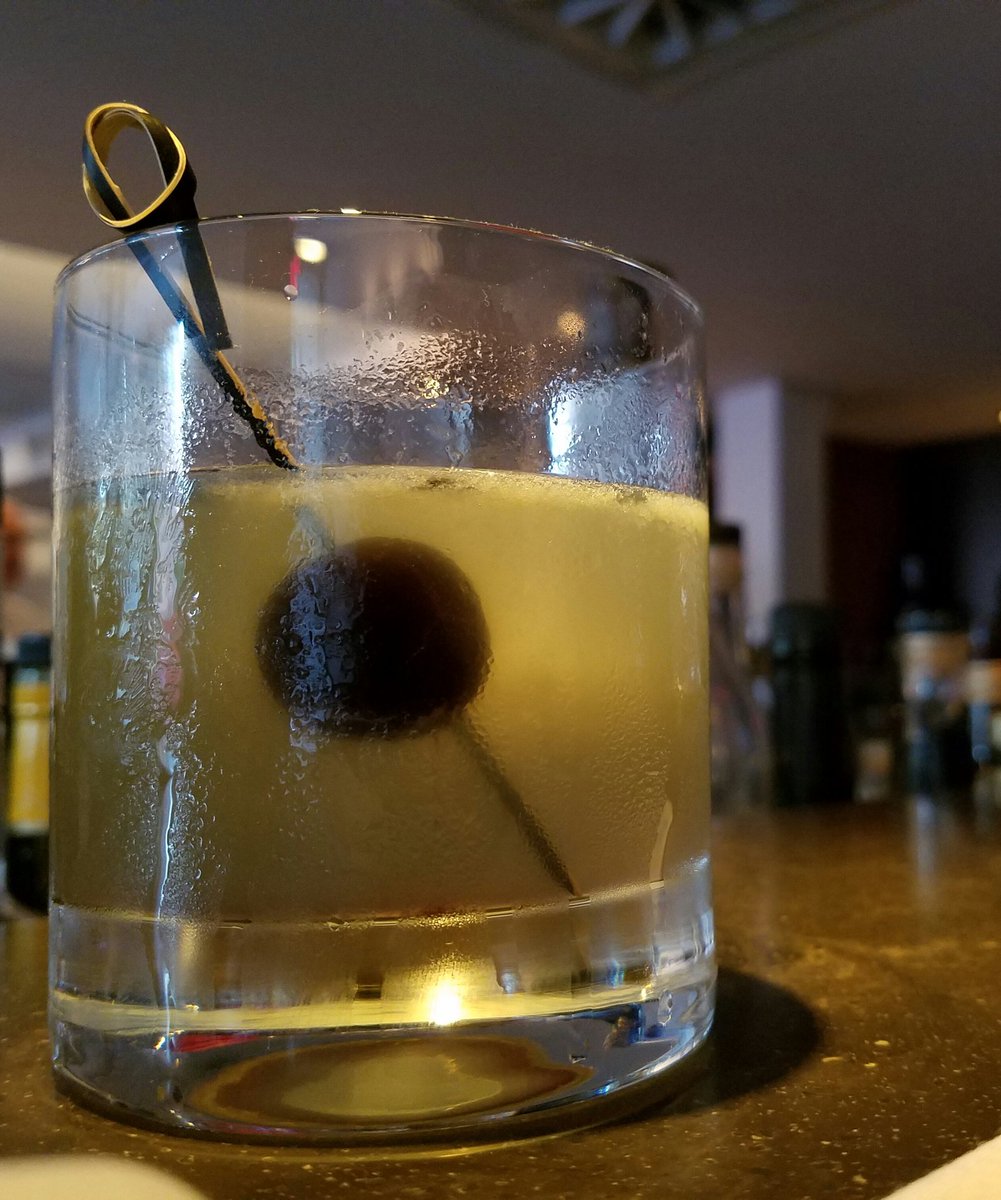 peanutstime's tweet photo. #bouillionbilk #waterlilly #gin #alwaystimeforgin #fishfactory https://t.co/B80XDUgOVf