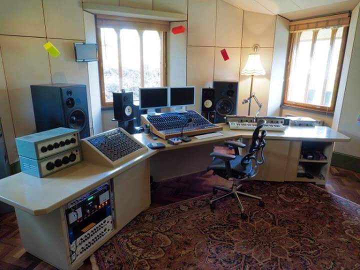 CreativeWye's tweet photo. Love this music kitchen. https://t.co/TP2xrNmVXs