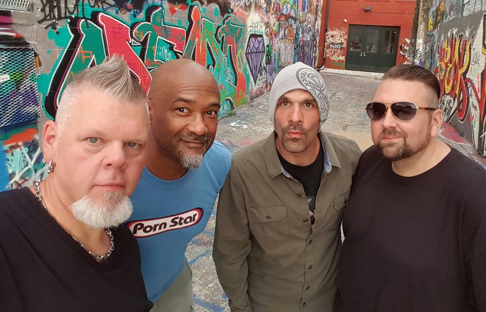 pulpfictionbalt's tweet photo. Photo shoot selfie.  More pics to come! https://t.co/4NTl4lFNcZ