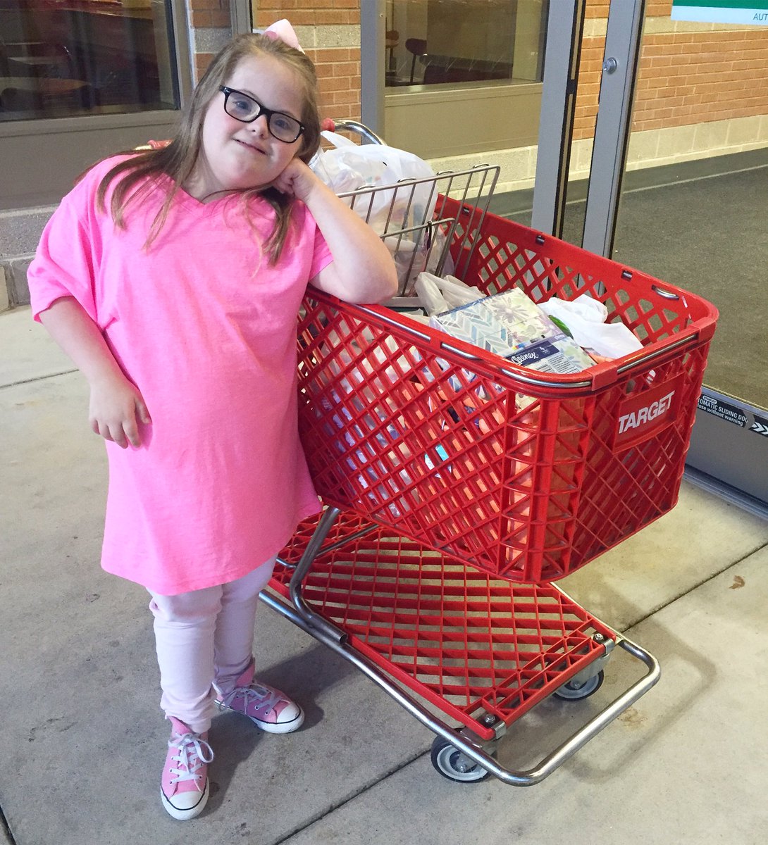 SarahGraceClub's tweet photo. All done with school supply shopping! ✏️📕 https://t.co/OaVpbD1BOq