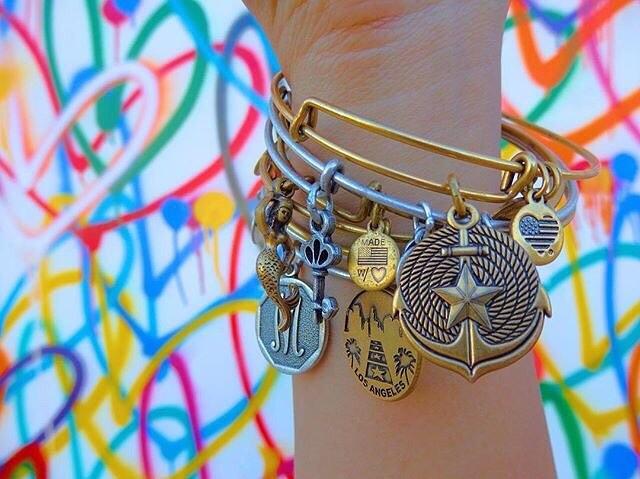 Retweet this if you'll be watching <a href="/MTV/">MTV</a> #TheHills: That Was Then, This Is Now  for a chance to win this bangle set!