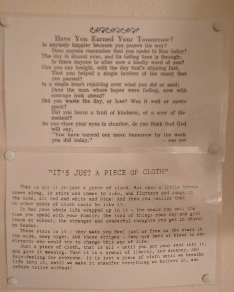BandipurNate's tweet photo. On the wall on our hotel room in Nebraska

#usa
#jesus
#haveyouearnedyourtomorrow?
#roadtripwithmom
#OhioToOregon https://t.co/4zEkcA7vHu