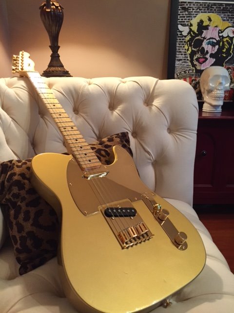 MrZum's tweet photo. just finished my complete @fender Tele rebuild. The only time I've put this down is for the picture. #teletuesday https://t.co/hUX380SjfA