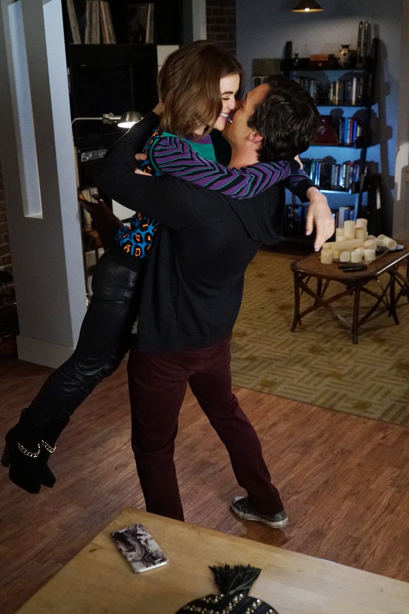 Aria said yes!!!! 💍💍💍 #Ezria #PLLProposal