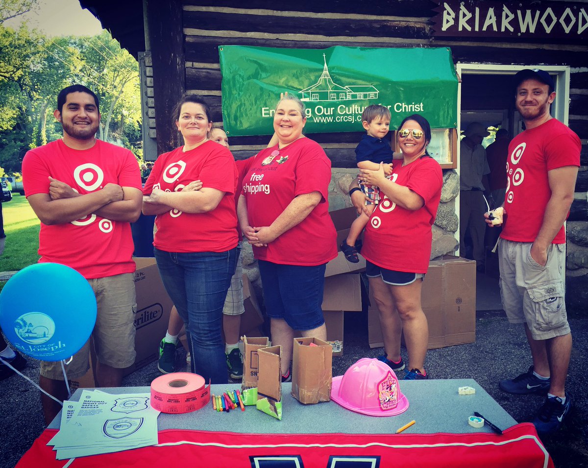 amyrosechard's tweet photo. National Night Out β€οΈππππ #targetvolunteers #G195NNO #D133 #Target #NNO2016 #T1127 https://t.co/4W2T2k0Hqu