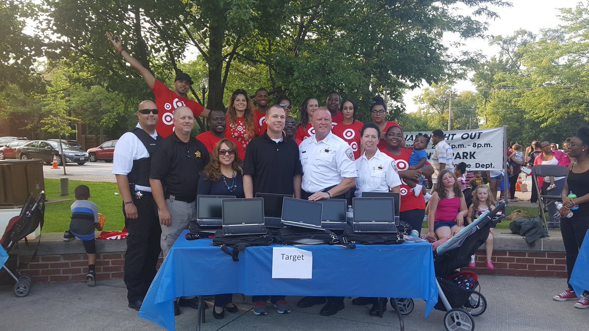 18Emtz's tweet photo. National Night Out!!!  
#DonatedlaptopstoHomewoodPD
#Backtoschoolraffle #Communityimpact https://t.co/gmgxc2HM4N