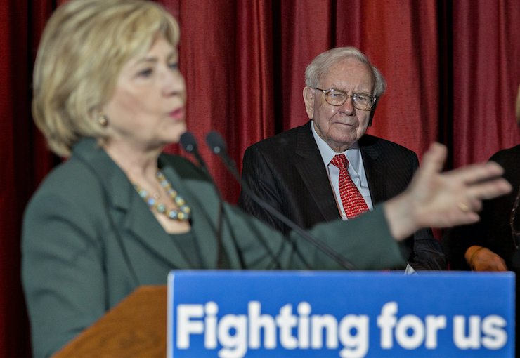 BloombergTV's tweet photo. Warren Buffett and Hillary Clinton hit Trump on releasing tax returns https://t.co/gPcxUgNMep https://t.co/7RraUNHMkh