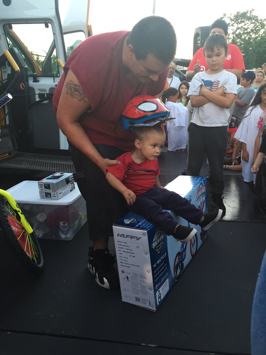 #T2167 #T2607 #T1189 giving back to our local community at #NNO! #Target #Volunteering #MakeADifference 🎯👮🚒