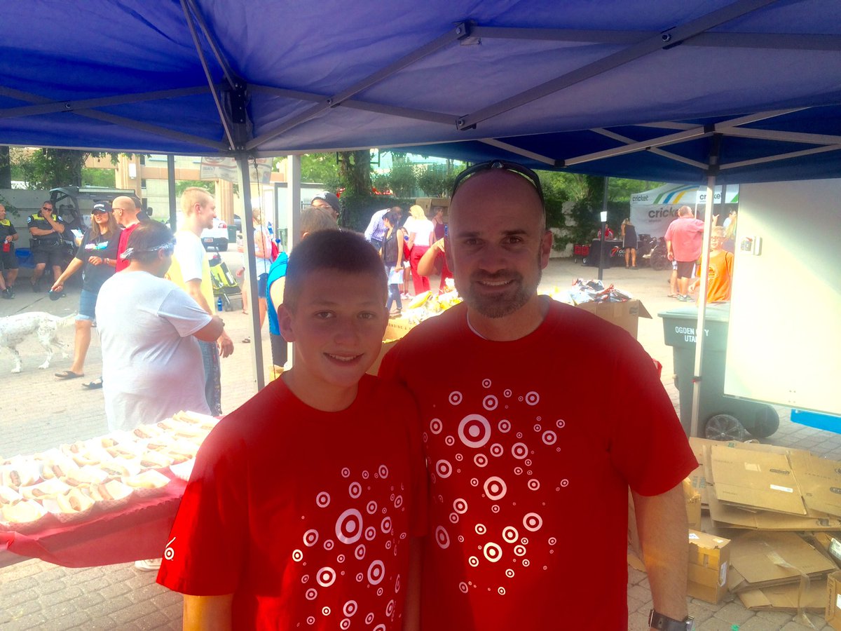 Great time with my son volunteering at NNO!  #G297NNO @WhitneyStade @KelloggAlexa <a href="/4everettMark/">Mark.Everett</a>