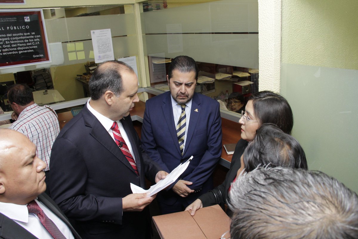 Coparmex's tweet photo. Presentamos amparo al #PoderJudicialdelaFederación por omisión de las autoridades para garantizar el Edo de Derecho https://t.co/qMser5n9h0