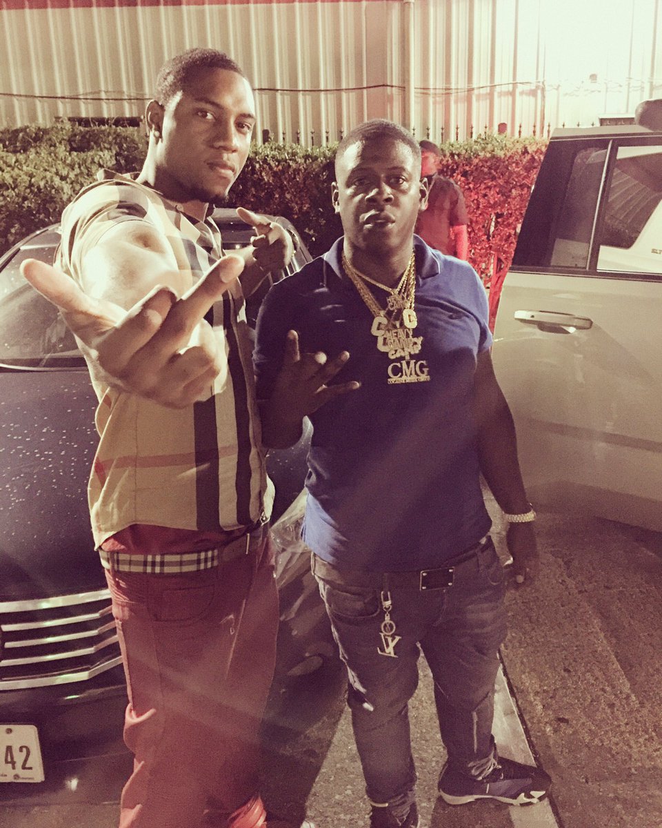 BossPlaya_AOG's tweet photo. @bossplaya_vinco x @blacyoungstafb who gone shake sumn who gone take sumn you ain gone do it lil nigha #AnybodyGetit https://t.co/THE0r28PF6