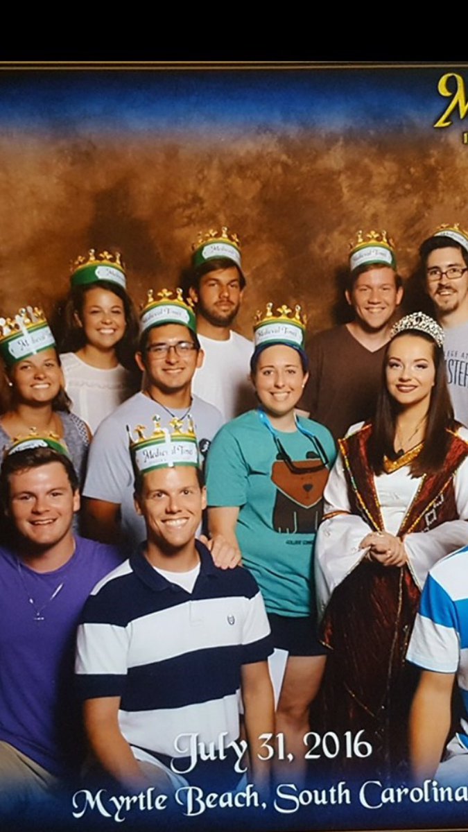 ethannunn94's tweet image. When the staff goes out to Medieval Times but all you wanna do is just ball in the gym... #WhitIsLit #KanyeBest