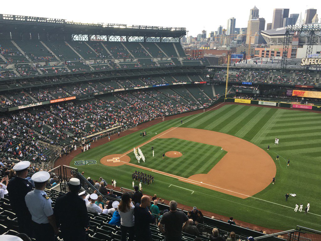 willthewordguy's tweet photo. #navy @SeafairFestival @Mariners #Fleetnight 2016 https://t.co/Q0sLnFTcFd