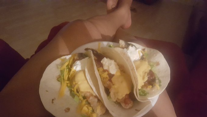 Fish Tacos on Deck https://t.co/DZXUlWUIWO<a href="/tag/uck"class="tags"><span>#uck</span></a>