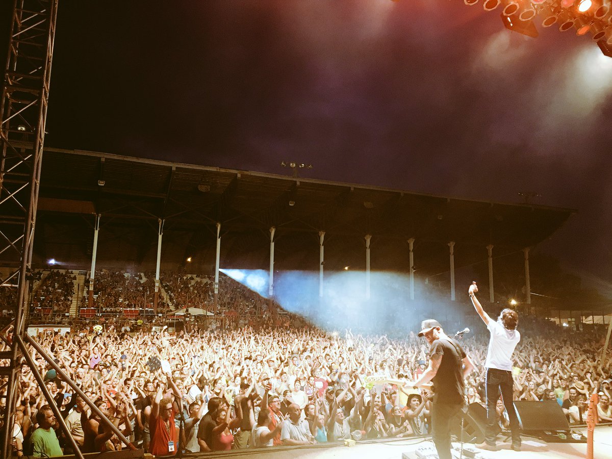 janson_chris's tweet photo. Love you Iowa. Thanks for hanging with us Tonight #buymeaboattour2016 https://t.co/HPnw6plnFi