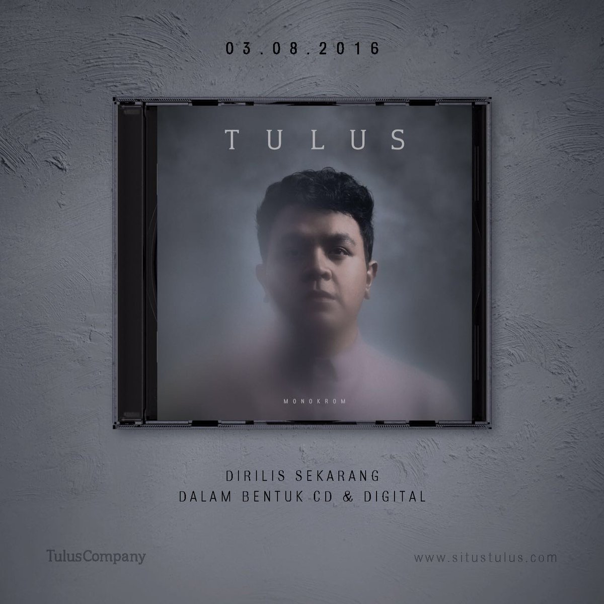 musiktulus's tweet photo. Kalian bisa mendapatkan #AlbumMonokromTULUS, baik dalam bentuk CD maupun digital. 
Cek 👉 #DistribusiMonokromTULUS https://t.co/A0Ah1gXVbh