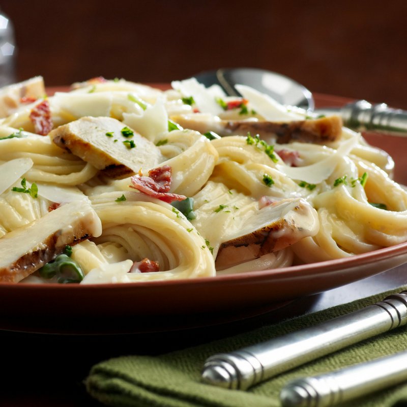 PerthRomas's tweet photo. Chicken Alfredo Florentine is a popular choice. Pasta lovers unite! #tonyromasperth #perthfood #perthcity #pasta https://t.co/E59xFVZfta