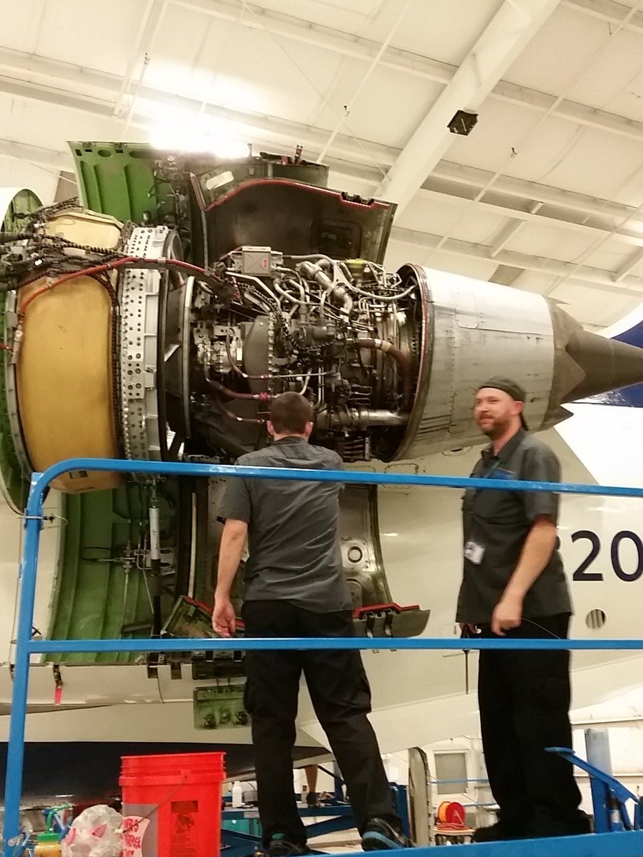 MPaffenroth's tweet image. That time you are training the "New Guy" and ground the Aircraft in the same night. #maintenanceissues