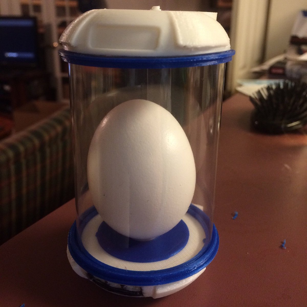 PokemonGoNews's tweet image. u/HeroSword ran out of incubators in #PokemonGO, so they did what any Pokémon Trainer would – made one of their own!