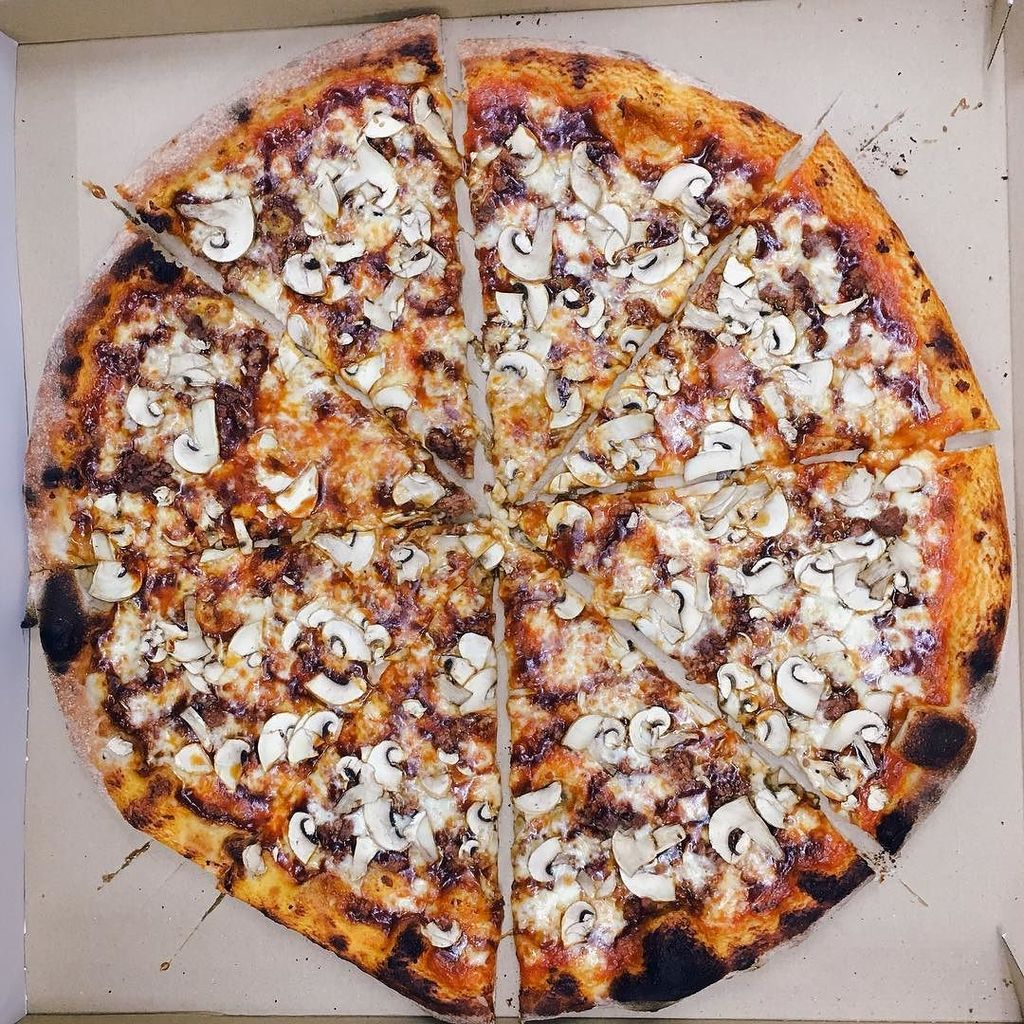 tomassonypizza's tweet photo. #111 BBQ + Mushroom 🍕 #foodporn #pizza #barcelona #slowfood #newyorkpizza #nypizza #pizzad… https://t.co/FXyn6F0r4L https://t.co/shnoVvxInc
