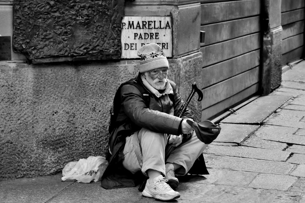 ProgettoCEA's tweet photo. "Dovunque appoggi il mio cappello è #casamia"#bologna #fareinsieme #fundraising #progetto #onlus #housingfirstitalia https://t.co/51HdRjZ36j