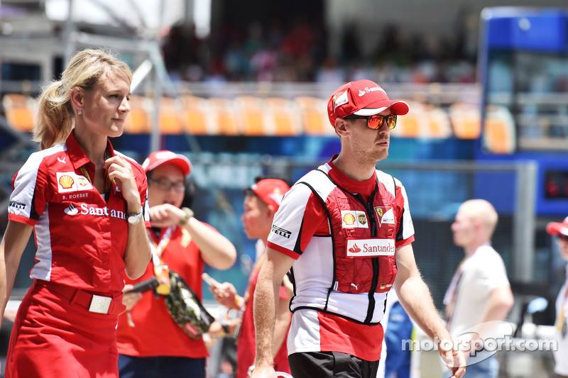 TechNicheEurope's tweet image. oh look a hybrid cooling vest on a F1 legend! #hybrid #coolingvest #original #pcm #genuine #buycheapbuytwice