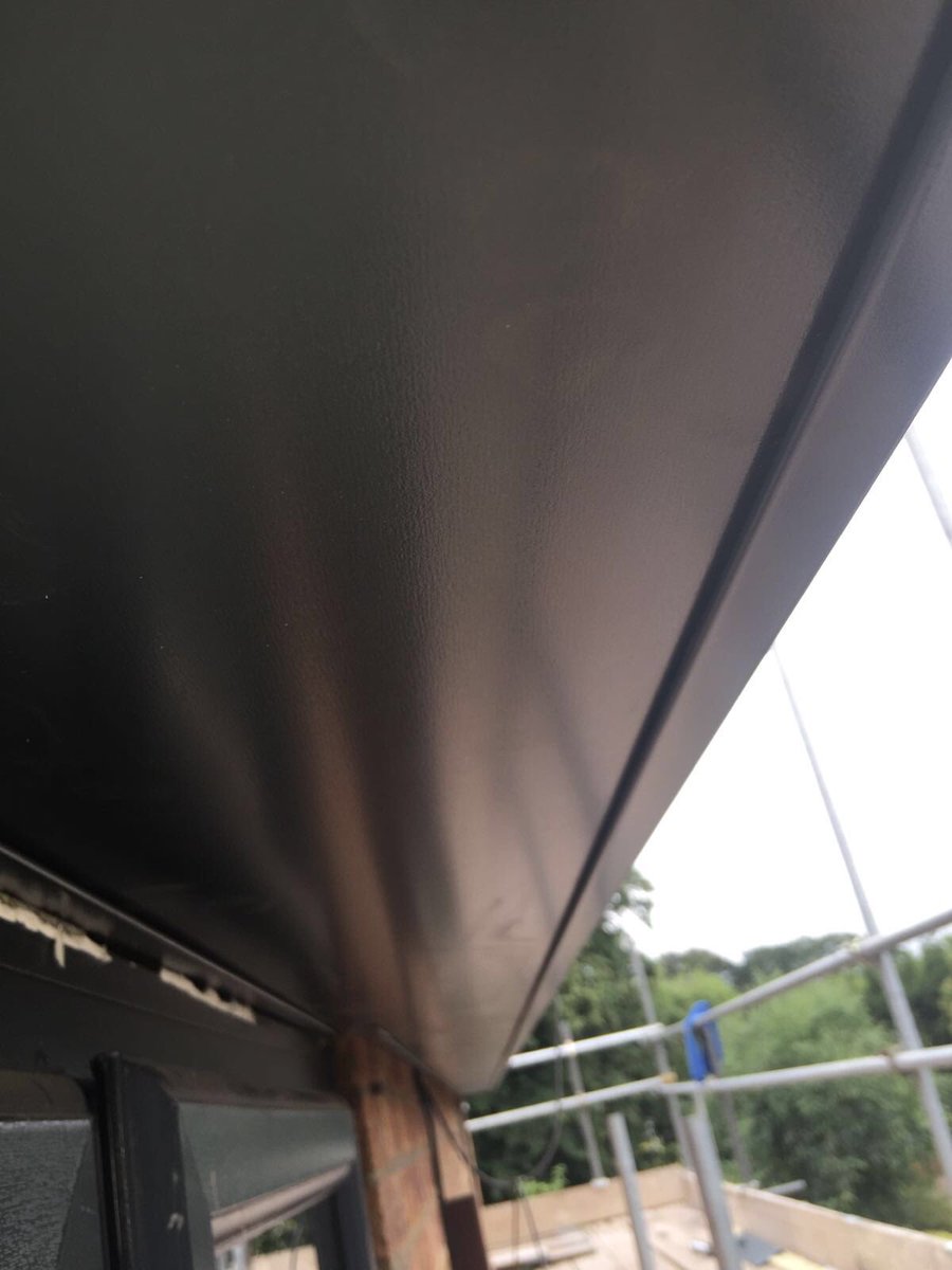 Allgutters's tweet photo. #aluminium soffit and fascia with #seamlessaluminiumgutter #grafting https://t.co/VcYXO6VFy8