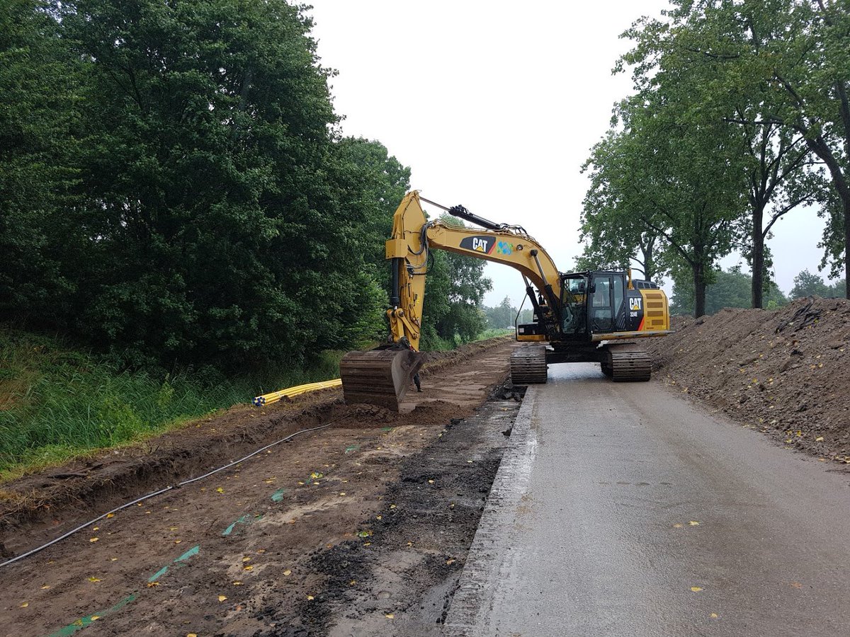 Aanleg217 parkeerplaatsen sportcomplex ‘De #watertoren’ #Zaltbommel in volle gang.Klaar in sept.  #sport <a href="/NivoSparta/">N.I.V.O.-Sparta</a>