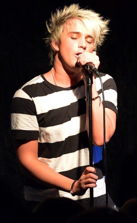 nothnglikerain's tweet photo. RT IF YOURE PROUD OF HIM 
#NobodiesGiveBack 
@DaltonRapattoni https://t.co/NuKZusV9aA