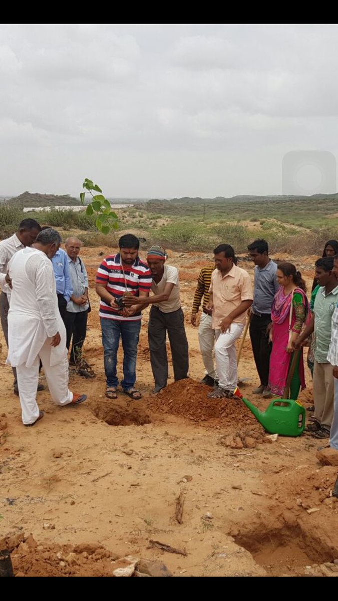 Kuldeepsinh92's tweet image. वूक्ष लगायें सांसे बचाएँ... 
वूक्ष जीवनदायी हैं इनका जीवन सुरक्षित कर अपना जीवन सुरक्षित बनाएँ.!
#SelfieWithATree