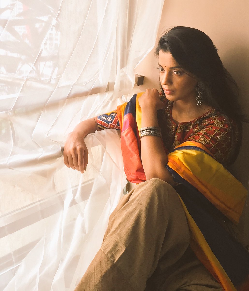 mugdhagodse267's tweet photo. @smritiirani @TexMinIndia love the initiative #IWearHandloom supporting #Indianweaver Treasure of India.. https://t.co/kEOhuNUucl