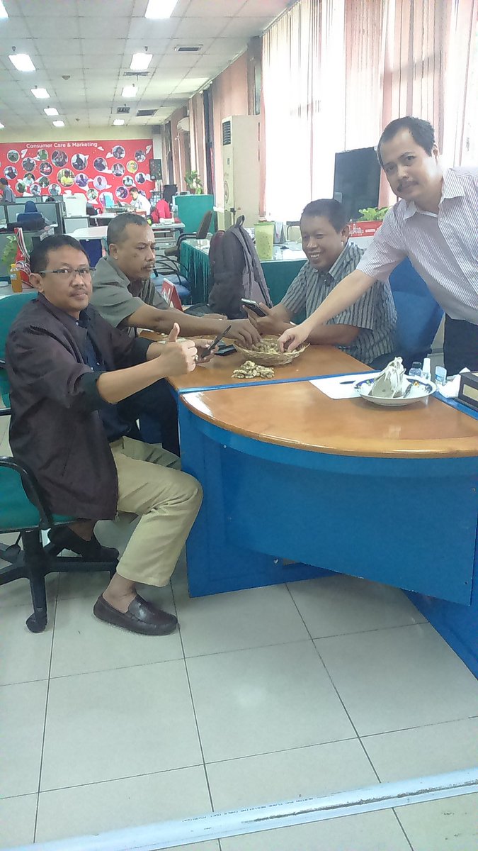 CCMTREG5's tweet photo. @parwi66 @_funtastic5_ #TelkomFuntastic5 #CCMTREG5 #ccmfun #solid #enthusiasm nyemil pagi sambil update sikon kantor https://t.co/KniEjdY9tl