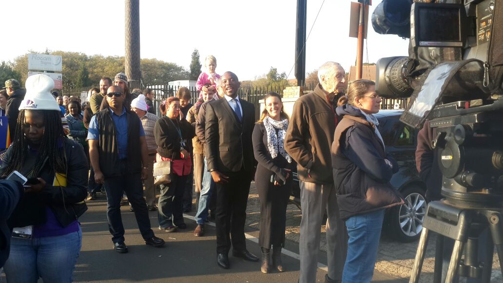 Mmusi Maimane now standing in the long line at Allen Glen School. CHANGE really is here! #ImVotingDA #ElectionDay