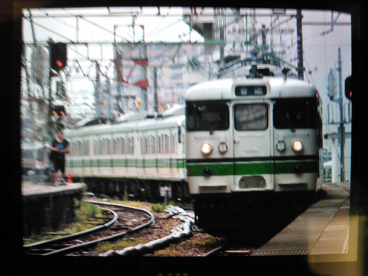189N102's tweet photo. 新潟駅は15時になると、かつての115系主力時代が一時的によみがえる https://t.co/HFDTZpOjGr